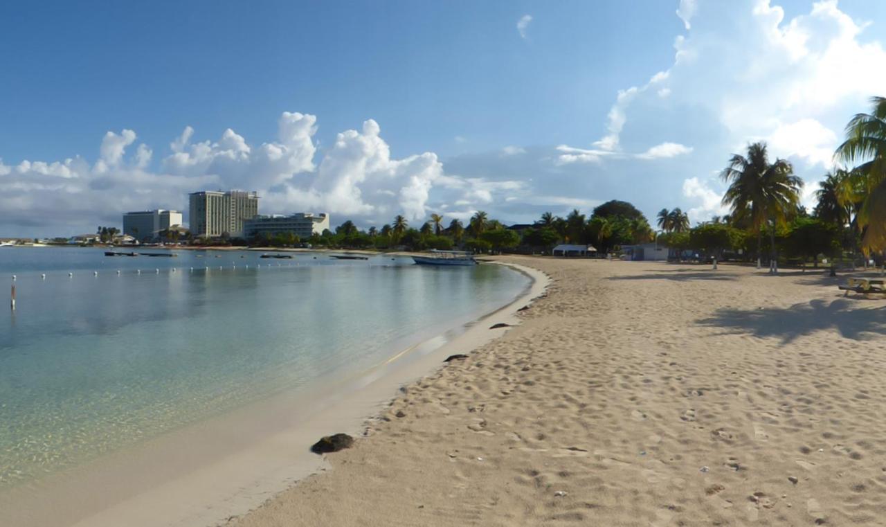 Beach One Bedroom Suite A17 Ocho Rios Exterior photo