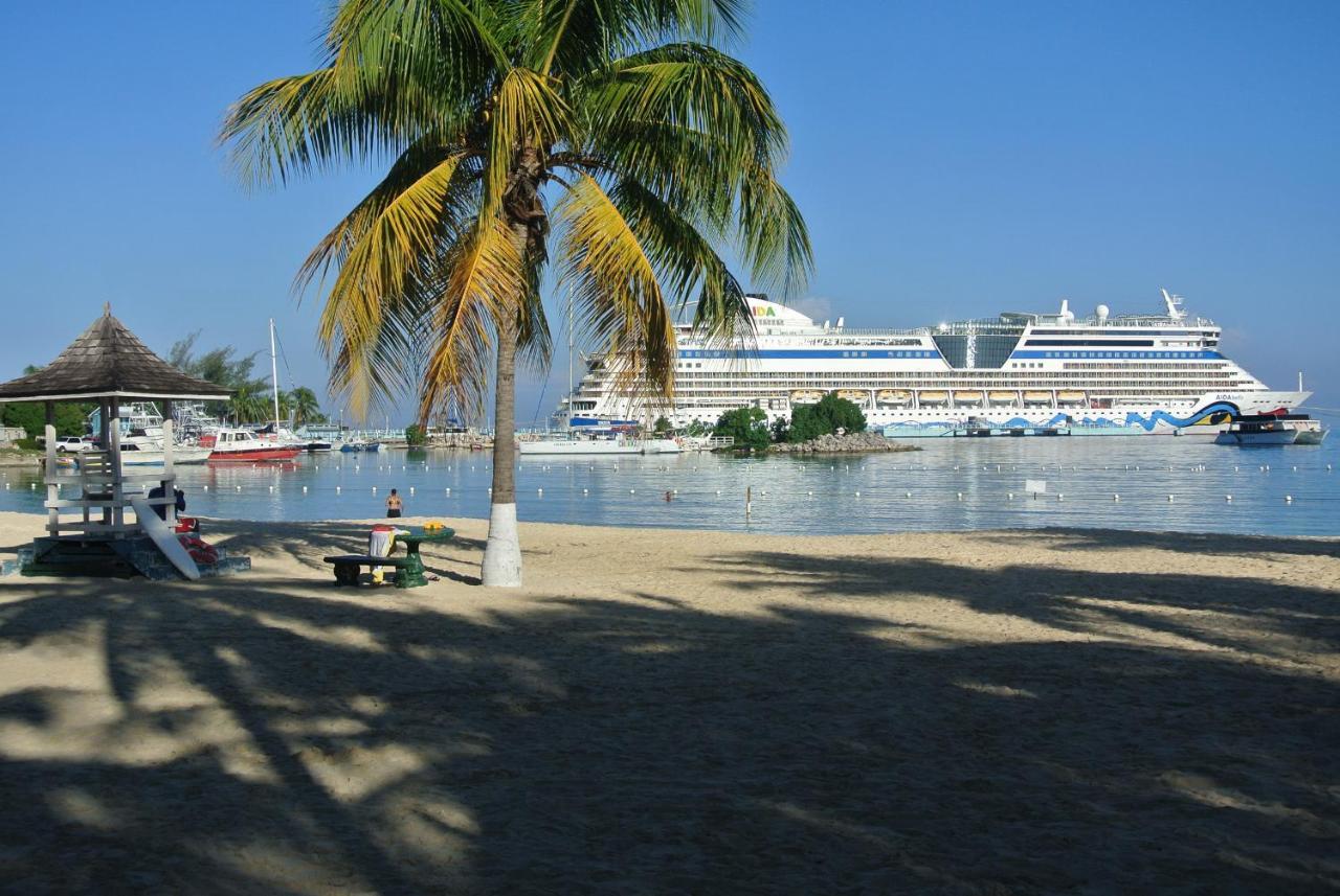 Beach One Bedroom Suite A17 Ocho Rios Exterior photo
